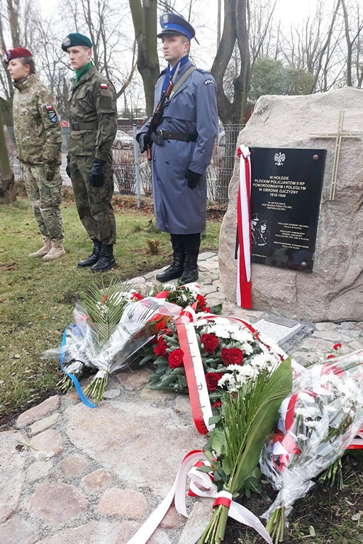 Odsłonili obelisk na terenie komendy - Zdjęcie główne