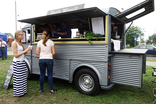 Kolejki do food trucków na Podolszycach - Zdjęcie główne