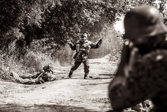 Potyczka Waffen SS ze spadochroniarzami - Zdjęcie główne