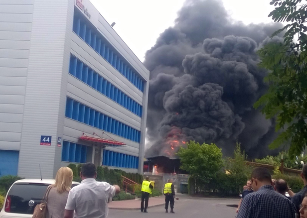 Wybuch zbiorników tuż obok Orlenu [FOTO] - Zdjęcie główne