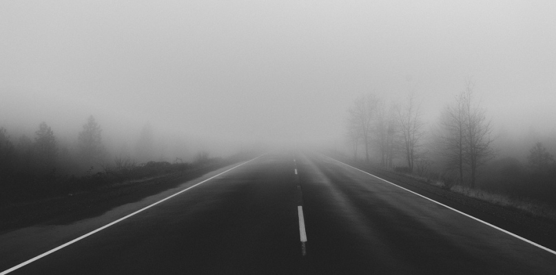 Miejcie się na baczności. Meteorolodzy ostrzegają przed gęstą mgłą - Zdjęcie główne