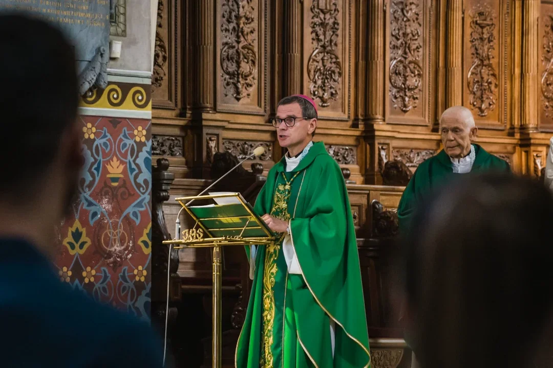 Biskup Milewski w Dniu Papieskim zwrócił się do młodzieży: Proszę, nie ogłaszajcie odjaniepawlania - Zdjęcie główne