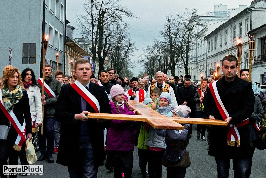 Droga Krzyżowa przejdzie ulicami Płocka. W intencji pokoju na Ukrainie - Zdjęcie główne