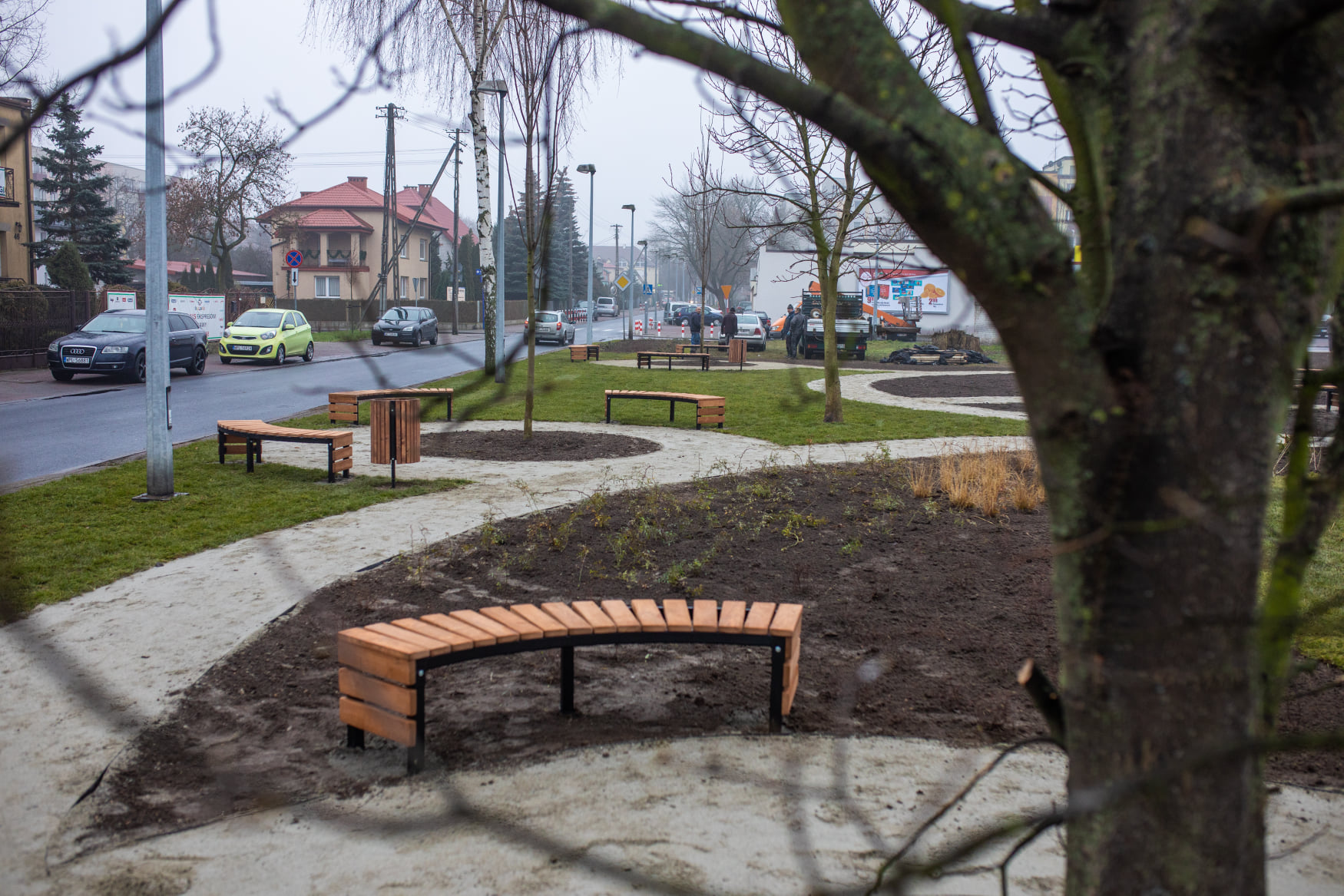 Nowy skwer w Płocku. Powstał u zbiegu ulic Kochanowskiego i Bielskiej - Zdjęcie główne