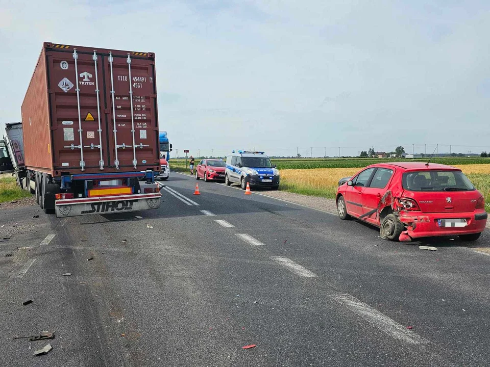 Poważny wypadek. Droga jest całkowicie zablokowana - Zdjęcie główne