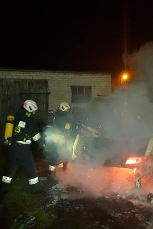 Pożar samochodu w gminie Drobin - Zdjęcie główne