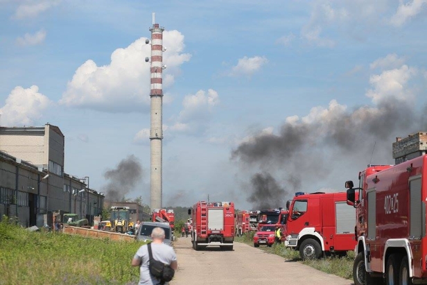 Samolot rozbił się na Radziwiu. Płonie las - Zdjęcie główne