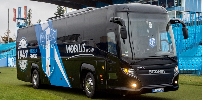 Nowy autobus będzie jeździł po Płocku i po kraju. Rzuca się w oczy, bo jest czarny! - Zdjęcie główne