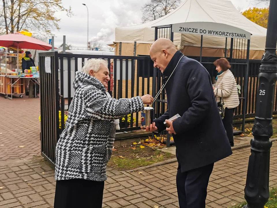 Udana akcja "Ratujmy Płockie Powązki". Do puszek wpadło ponad 50 tys. złotych! - Zdjęcie główne