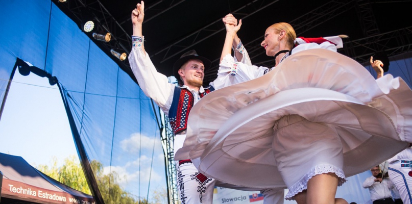 Jedni w tańcu stają na głowie, oni wolą kujawiaka i oberka - Zdjęcie główne