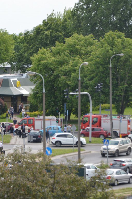 Zderzenie na Piłsudskiego. Dwie osoby poszkodowane - Zdjęcie główne