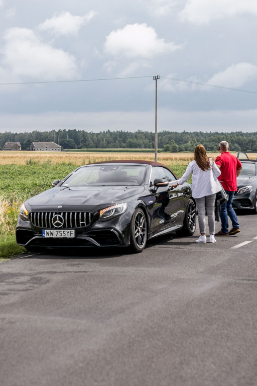 Dream Cars w salonie Mercedesa - Zdjęcie główne