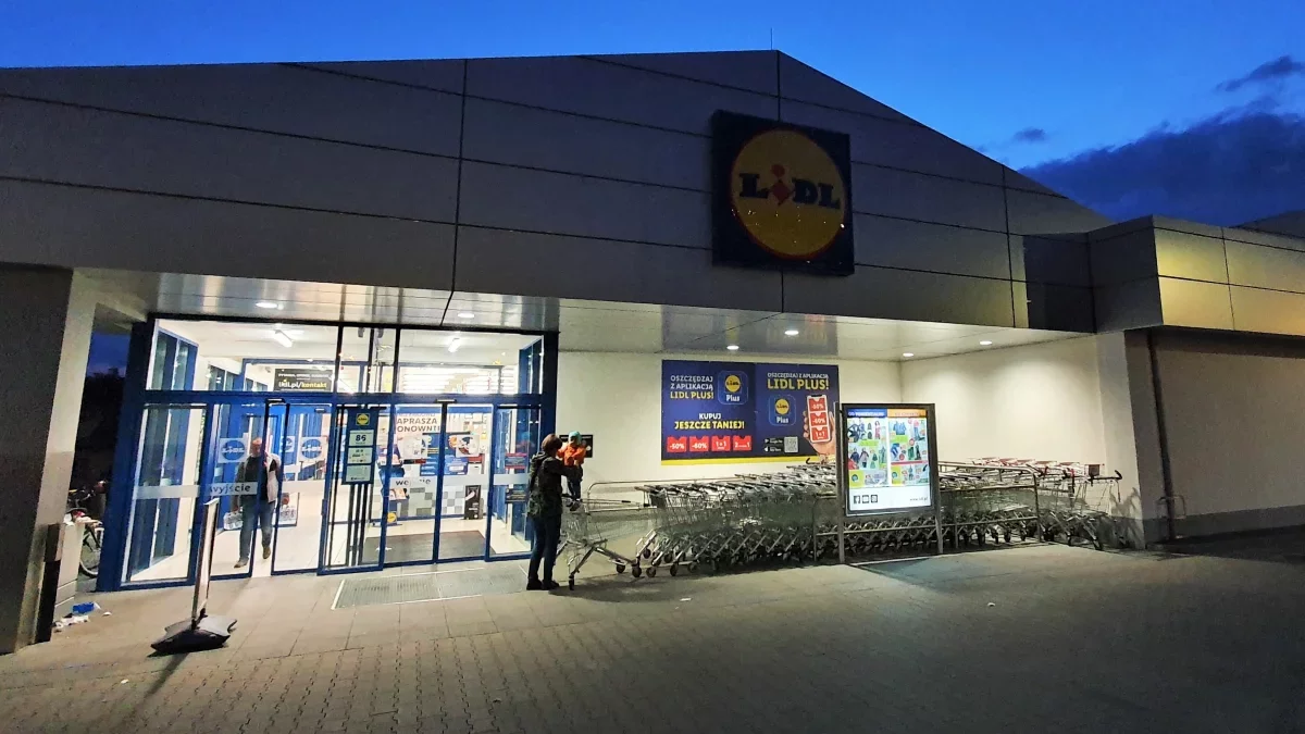 Nowe kasy w Lidlu już działają. Jedna funkcja szczególnie ułatwi zakupy