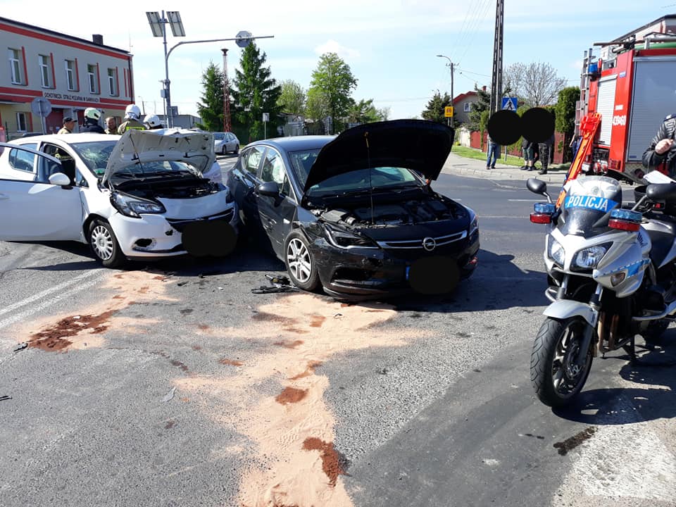 Wypadek z udziałem trzech samochodów. Są ranni [ZDJĘCIA] - Zdjęcie główne