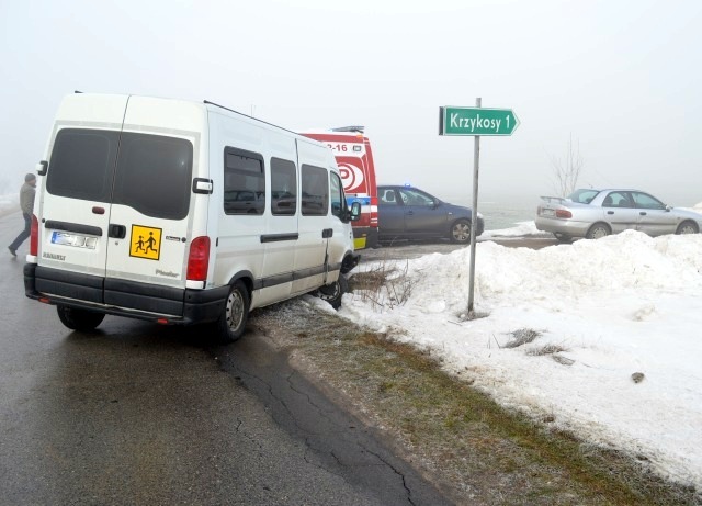 Wypadek szkolnego busa. 7 osób w szpitalu - Zdjęcie główne