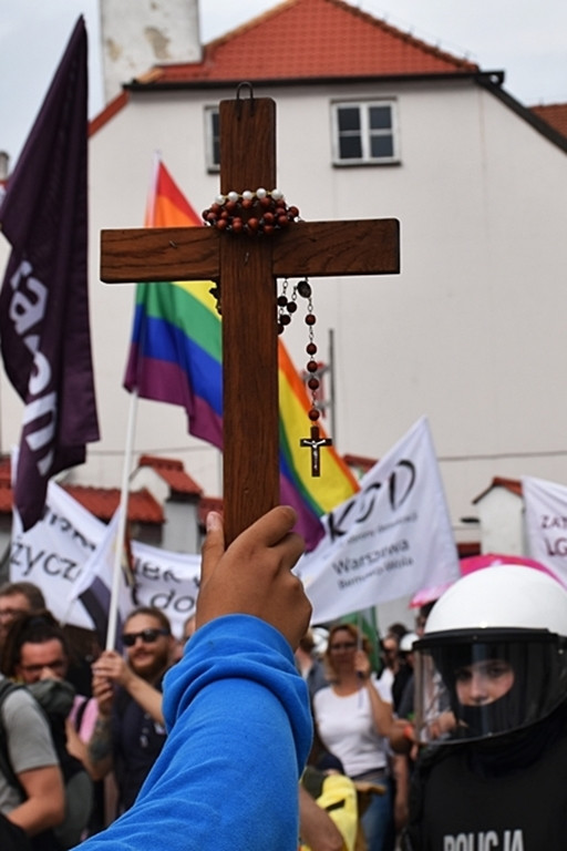 Marsz Równości i kontrmanifestacja w obiektywie - Zdjęcie główne