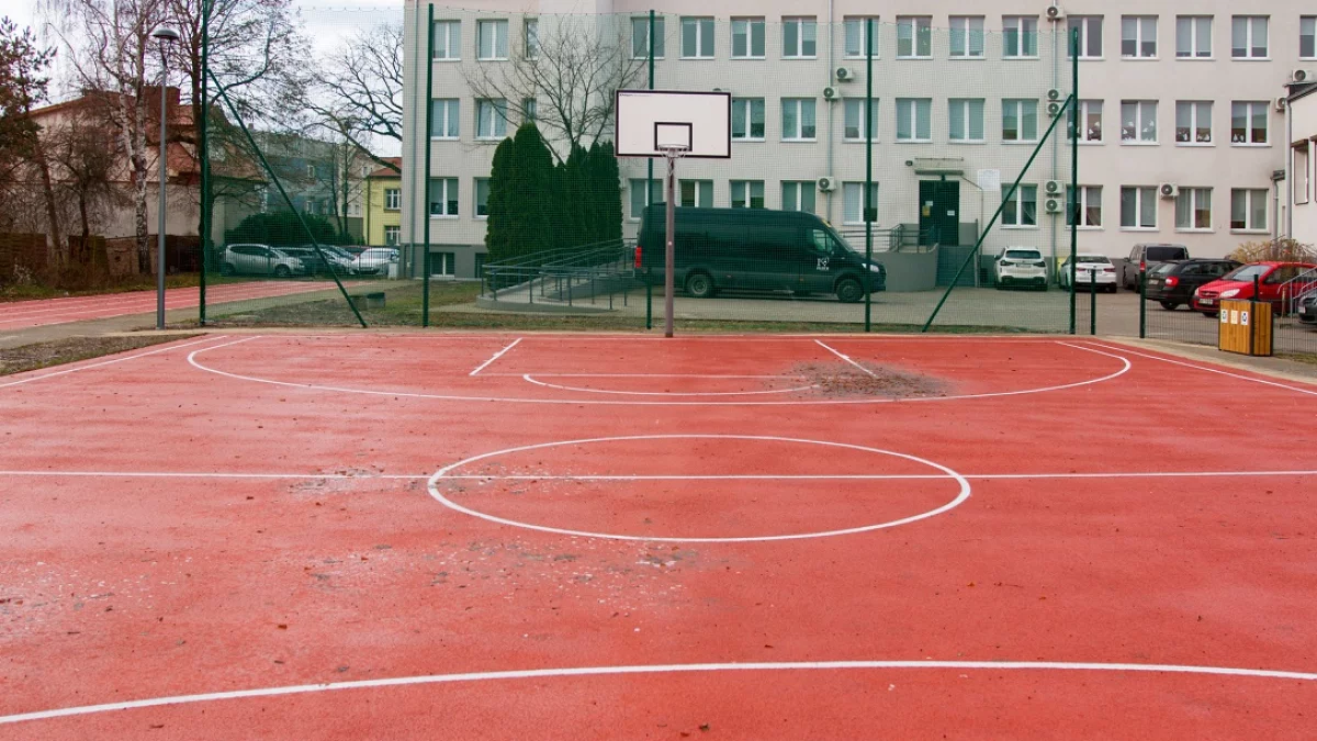 Zaniedbane boiska w centrum Płocka zostały zmodernizowane - Zdjęcie główne