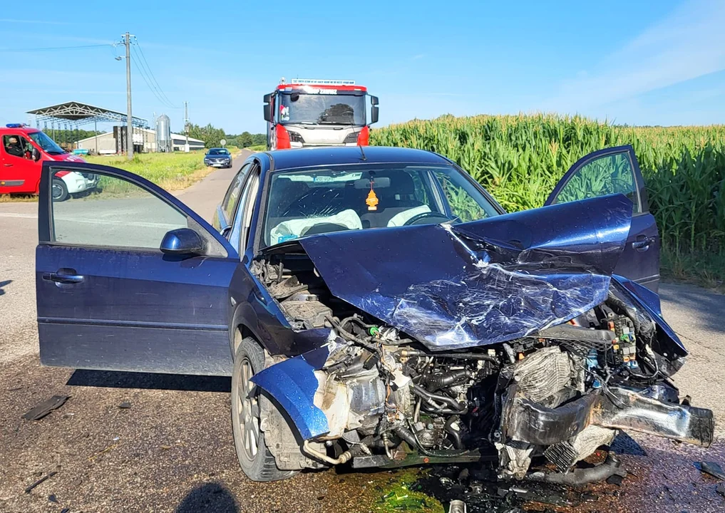  Toyota zatrzymała się na polu kukurydzy, kobieta w szpitalu - Zdjęcie główne