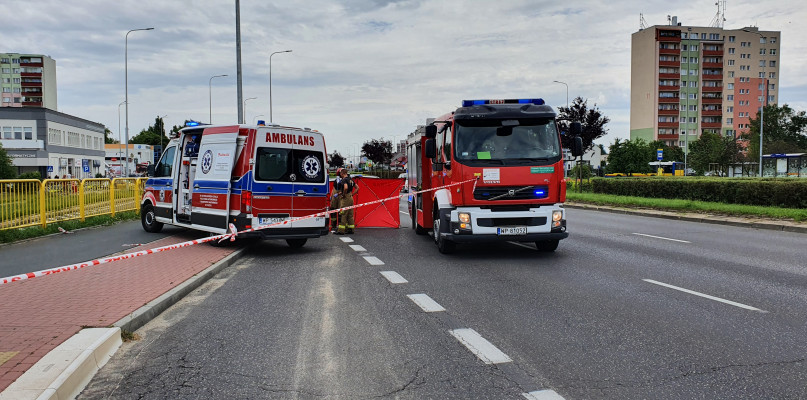 Poważny wypadek. Mężczyzna wpadł pod koła autobusu  - Zdjęcie główne