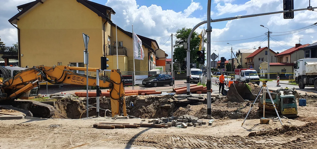 Remont się przedłuża. Termin otwarcia skrzyżowania przesunięty  - Zdjęcie główne