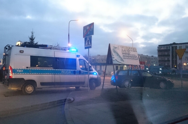 Autobus zderzył się z samochodem [FOTO] - Zdjęcie główne