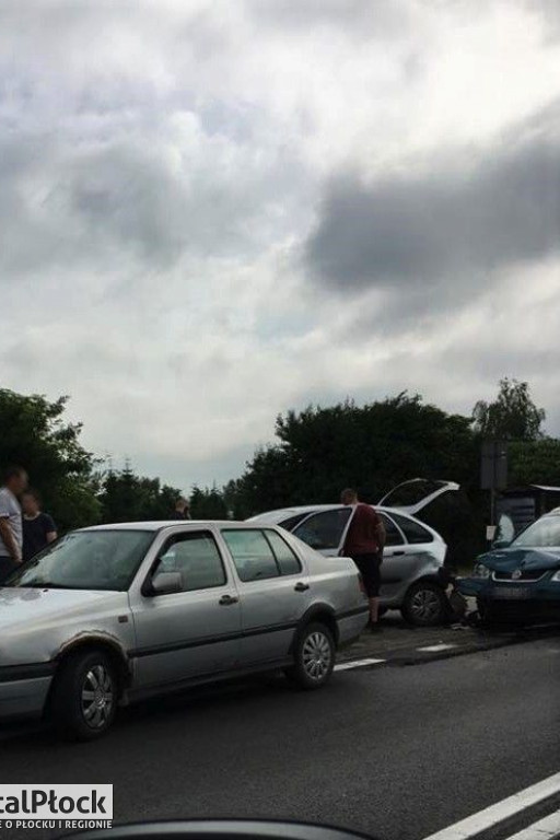 Kraksa trzech aut w stronę Warszawy - Zdjęcie główne