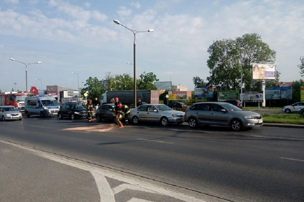 Stłuczka 4 aut w centrum Płocka - Zdjęcie główne