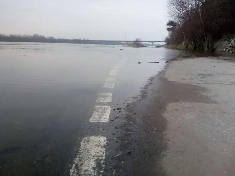 Poziom wody w Wiśle nadal wysoki. W Kępie Polskiej zaledwie kilka centymetrów od stanu alarmowego - Zdjęcie główne