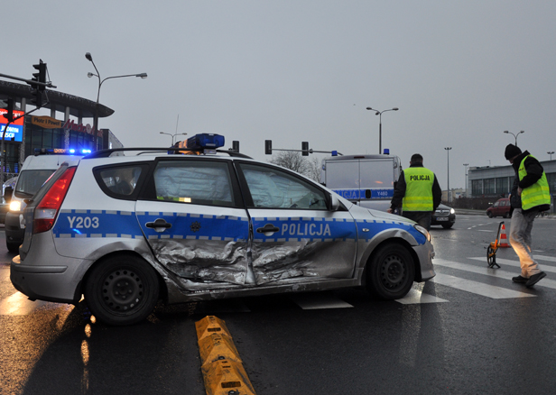 Wypadek z radiowozem. Spory korek [FOTO] - Zdjęcie główne