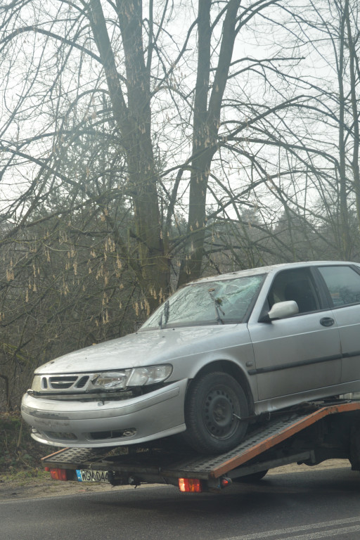 Wypadek w Słupnie. Auto w rowie, ale bez kierowcy... - Zdjęcie główne