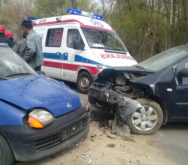 Wypadek:5 osób rannych,w tym dzieci [foto] - Zdjęcie główne