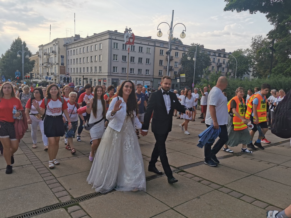 Pielgrzymka dotarła na Jasną Górę. Kilka dni szli razem ze św. Józefem [ZDJĘCA] - Zdjęcie główne