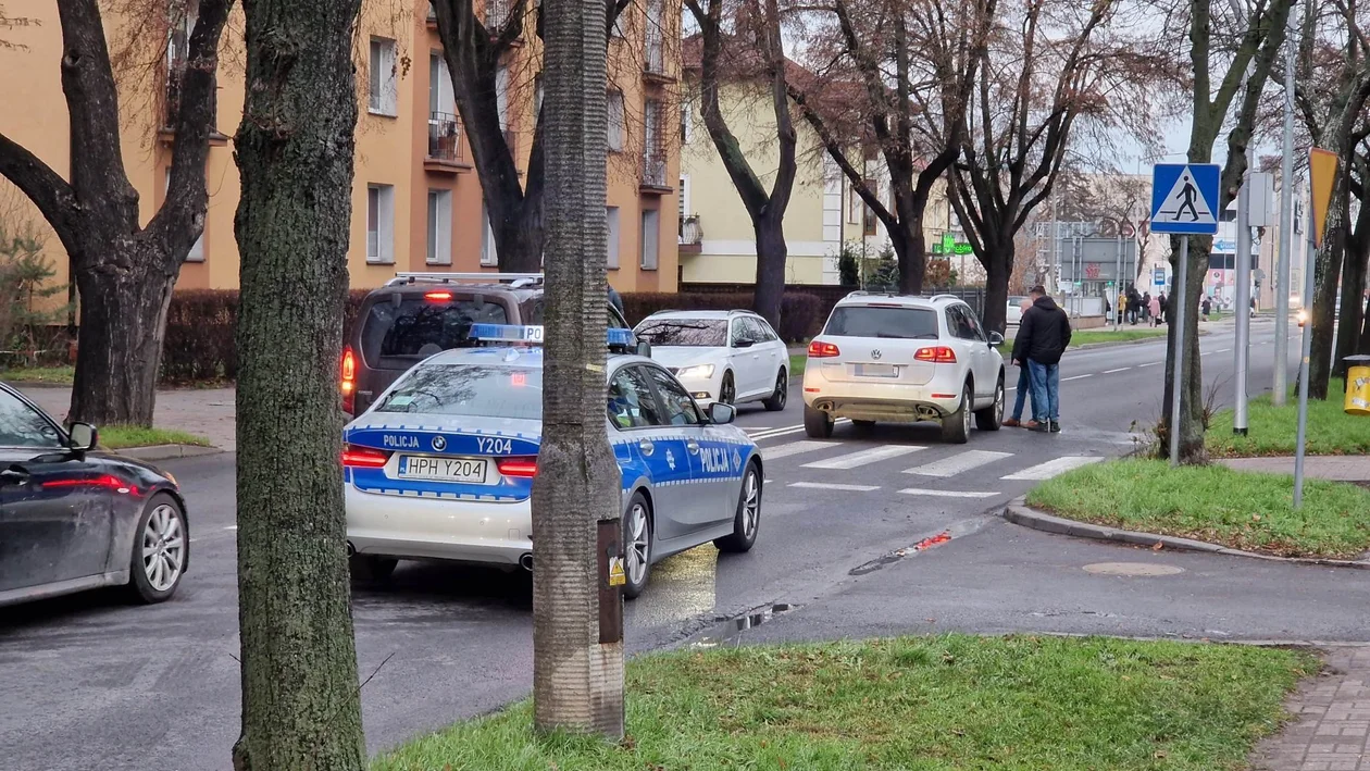 Potrącenie nastolatki na przejściu dla pieszych w okolicach centrum miasta - Zdjęcie główne