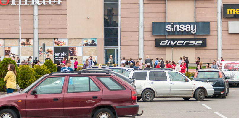 Alarm bombowy w Mostach! Ewakuowano kilkaset osób [FOTO] - Zdjęcie główne