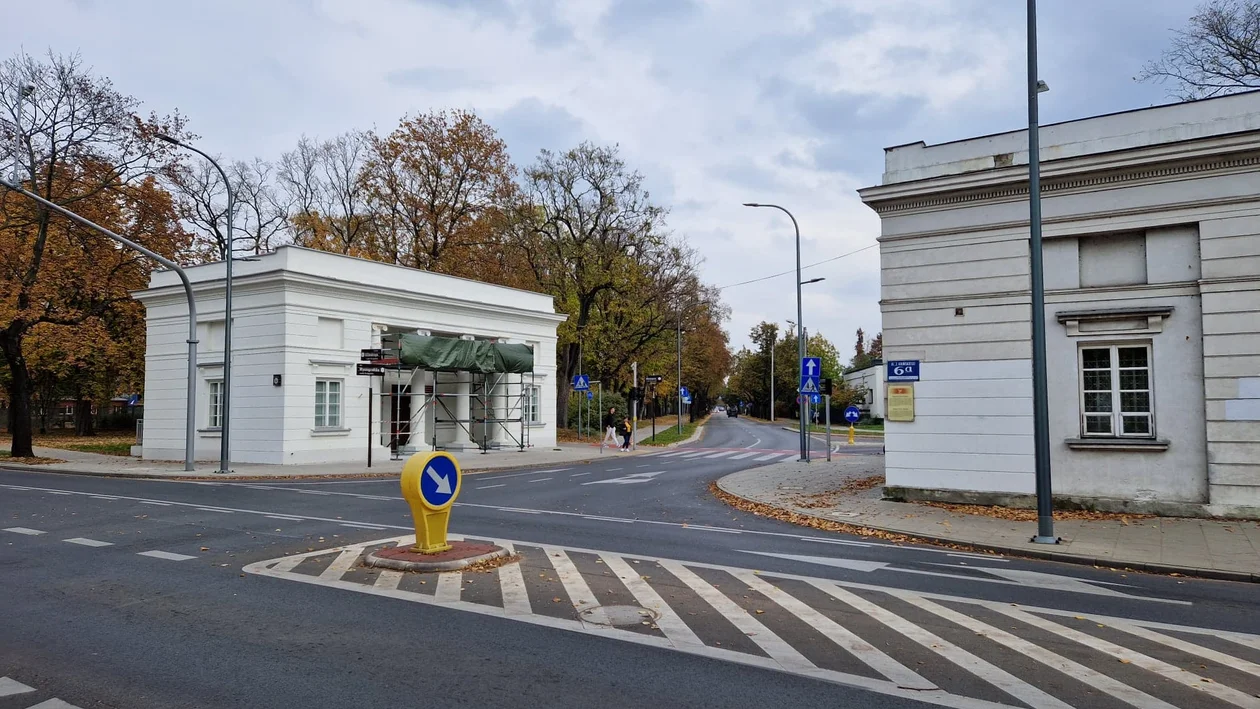 Rogatki Warszawskie już odmalowane. A co z wandalem? - Zdjęcie główne