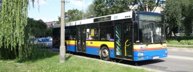 Cały wachlarz możliwości, a sprzedaż biletów na autobus spada - Zdjęcie główne