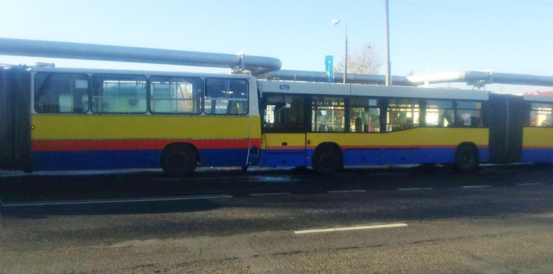 Zderzenie autobusów Komunikacji Miejskiej. Jedna osoba ranna - Zdjęcie główne