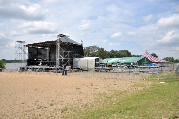 Szykują plażę na Reggaeland [FOTO] - Zdjęcie główne