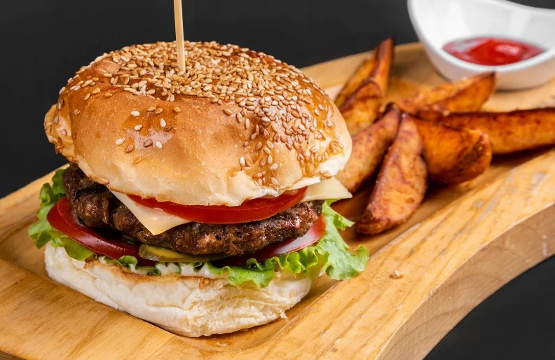 Republika Burgera, ul. Wyszogrodzka 140 (Galeria Mazovia), tel. 609 250 008