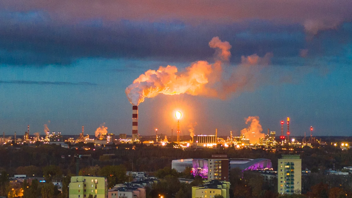 Duży płomień nad Orlenem. Orlen tłumaczy o co chodzi - Zdjęcie główne