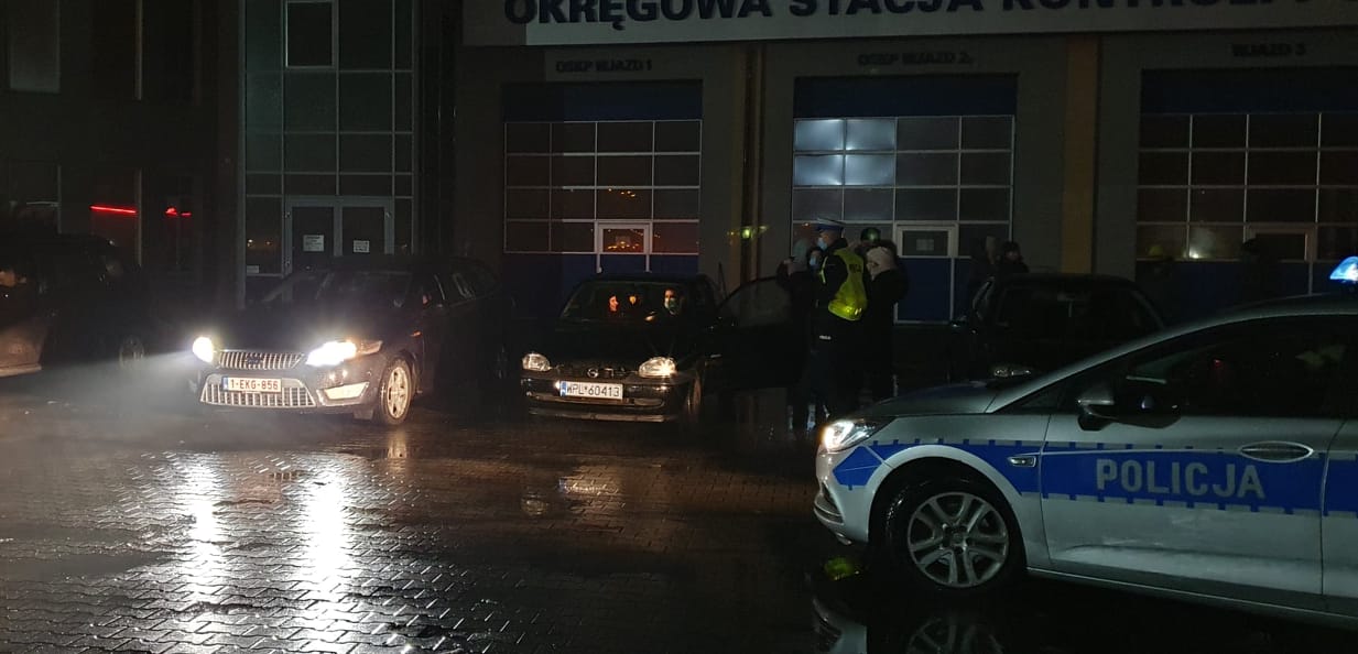 Skromny protest samochodowy. - Chcemy liberalizacji prawa aborcyjnego  - Zdjęcie główne