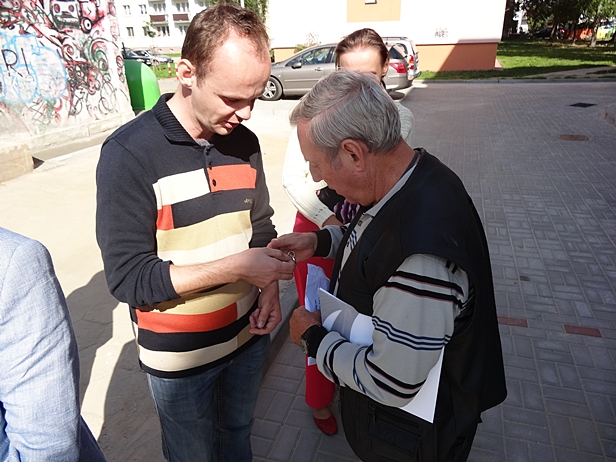 Dostali klucze, sąsiedzi protestowali[FOTO] - Zdjęcie główne