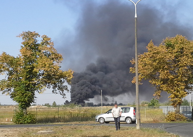 Pożar naczepy, dym jest ogromny [FOTO] - Zdjęcie główne