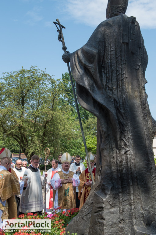 Były sekretarz  Jana Pawła II odsłonił mozaikę w Płocku - Zdjęcie główne