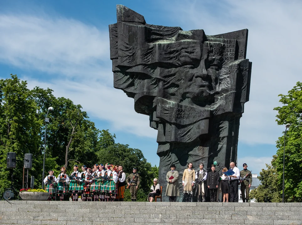 Piknik pod płockim pomnikiem. Happening Broniewski [ZDJĘCIA] - Zdjęcie główne