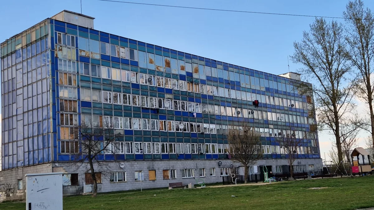 "Szok, Planeta Abstrakcja, Norylsk i Hogwart", czyli jak się żyje w "pałacu cudów" w Płocku [FILM]