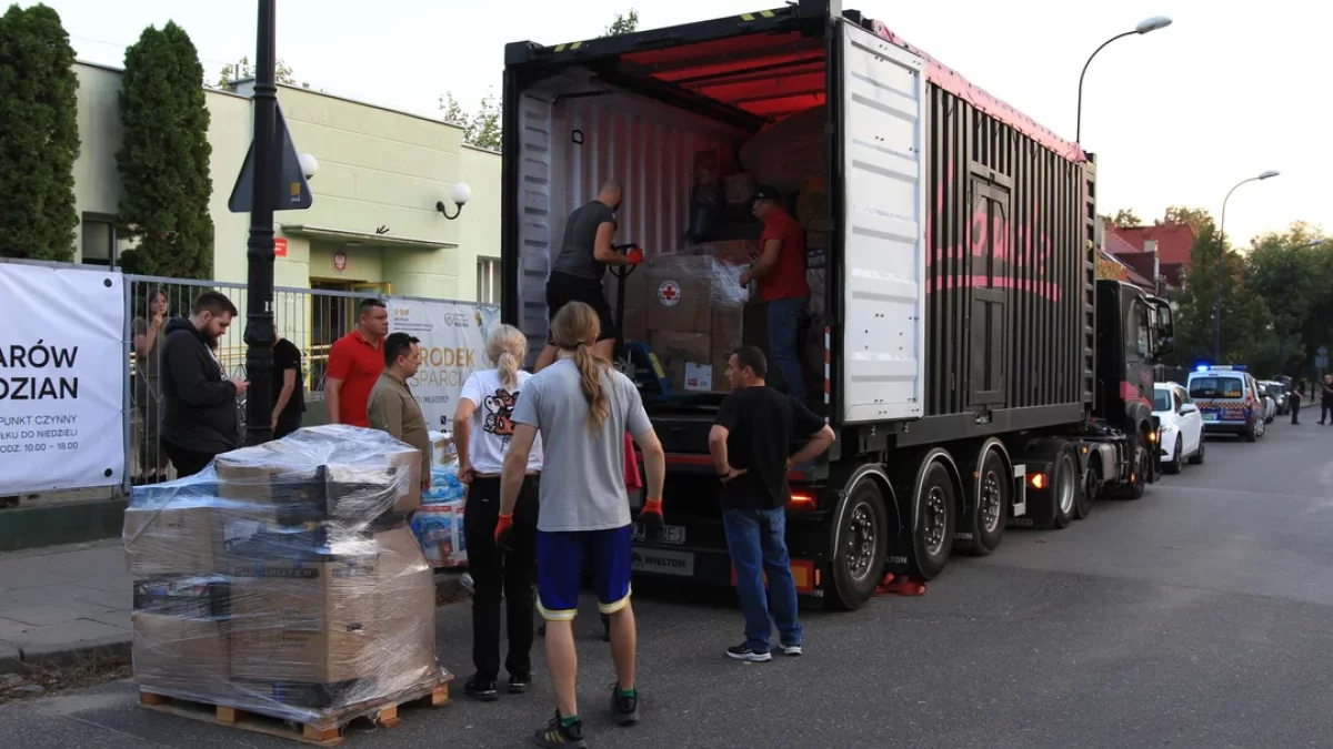 Z Płocka wyruszy siedem busów. Wielkie pakowanie już za kilka godzin! - Zdjęcie główne