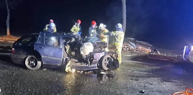 Tyle zostało z samochodów po tragicznym wypadku. BMW rozpadło się na kawałki [ZDJĘCIA] - Zdjęcie główne