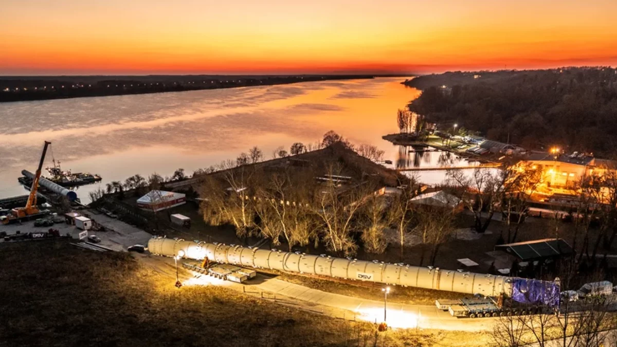 Kolos pozostał na miejscu. niedługo ponowna próba