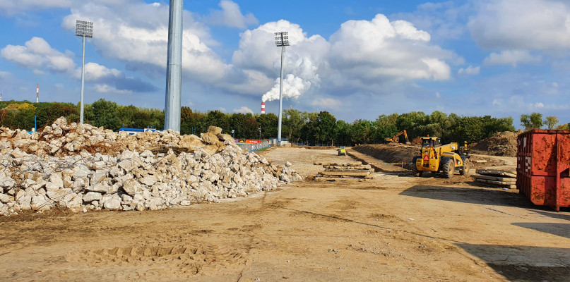 Trwają prace na stadionie. Niewykluczone, że jeszcze jesienią zacznie się budowa  - Zdjęcie główne